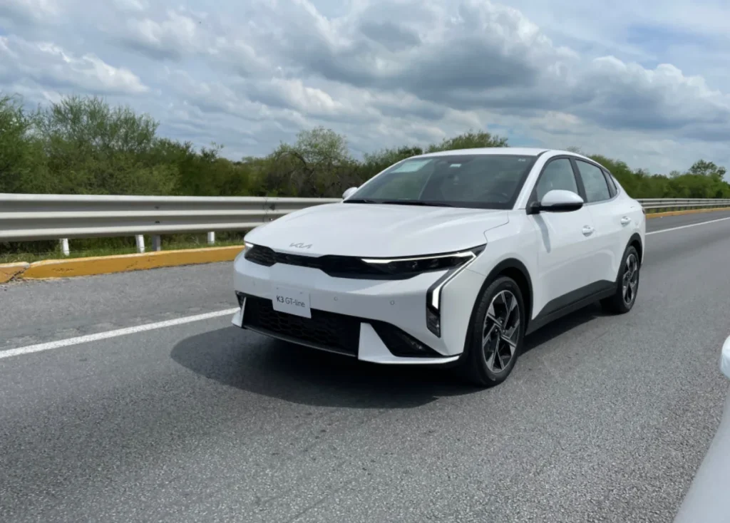Kia K3 Sedán